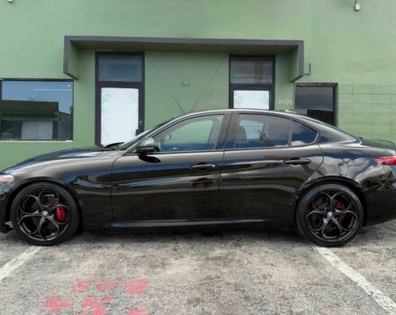 Черный Альфа Giulia, объемом двигателя 2 л и пробегом 30 тыс. км за 16150 $, фото 3 на Automoto.ua
