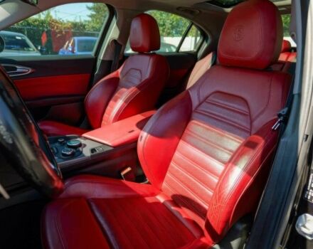 Чорний Альфа Giulia, об'ємом двигуна 2 л та пробігом 42 тис. км за 14000 $, фото 9 на Automoto.ua