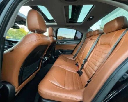 Черный Альфа Giulia, объемом двигателя 2 л и пробегом 89 тыс. км за 6300 $, фото 15 на Automoto.ua