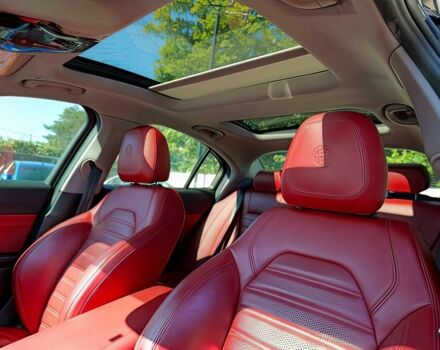 Черный Альфа Giulia, объемом двигателя 2 л и пробегом 31 тыс. км за 9600 $, фото 10 на Automoto.ua