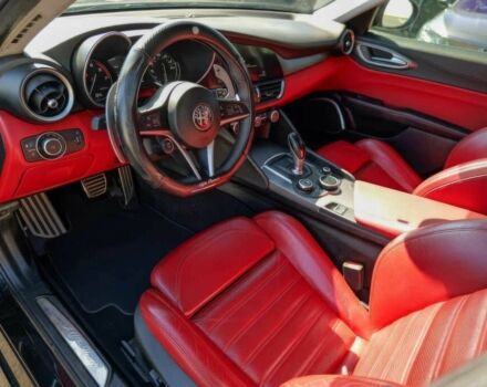 Черный Альфа Giulia, объемом двигателя 2 л и пробегом 40 тыс. км за 13000 $, фото 10 на Automoto.ua