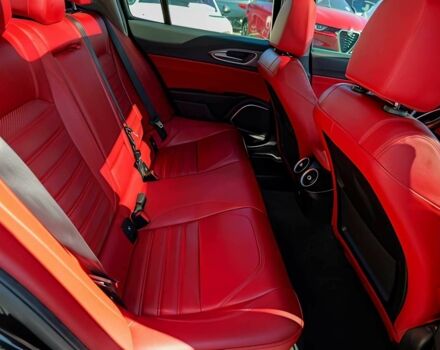 Черный Альфа Giulia, объемом двигателя 2 л и пробегом 31 тыс. км за 9600 $, фото 12 на Automoto.ua