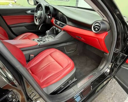Черный Альфа Giulia, объемом двигателя 2 л и пробегом 30 тыс. км за 16150 $, фото 8 на Automoto.ua