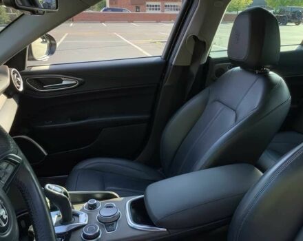 Черный Альфа Giulia, объемом двигателя 2 л и пробегом 38 тыс. км за 15000 $, фото 6 на Automoto.ua