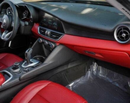 Чорний Альфа Giulia, об'ємом двигуна 2 л та пробігом 31 тис. км за 16200 $, фото 7 на Automoto.ua