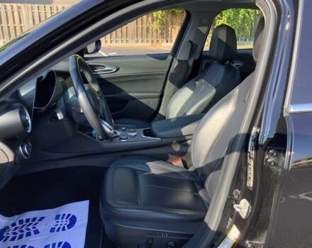 Черный Альфа Giulia, объемом двигателя 2 л и пробегом 38 тыс. км за 15000 $, фото 7 на Automoto.ua