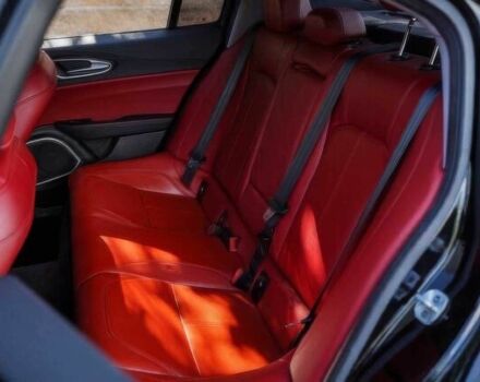 Чорний Альфа Giulia, об'ємом двигуна 2 л та пробігом 31 тис. км за 16200 $, фото 13 на Automoto.ua