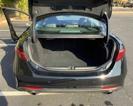 Черный Альфа Giulia, объемом двигателя 2 л и пробегом 38 тыс. км за 15000 $, фото 11 на Automoto.ua