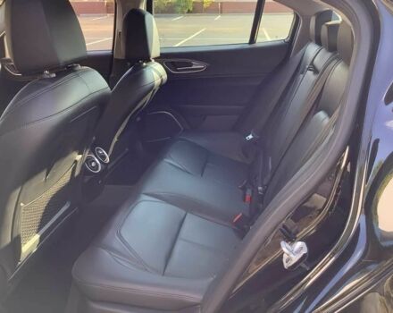 Черный Альфа Giulia, объемом двигателя 2 л и пробегом 38 тыс. км за 15000 $, фото 10 на Automoto.ua