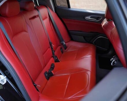 Чорний Альфа Giulia, об'ємом двигуна 2 л та пробігом 31 тис. км за 16200 $, фото 12 на Automoto.ua