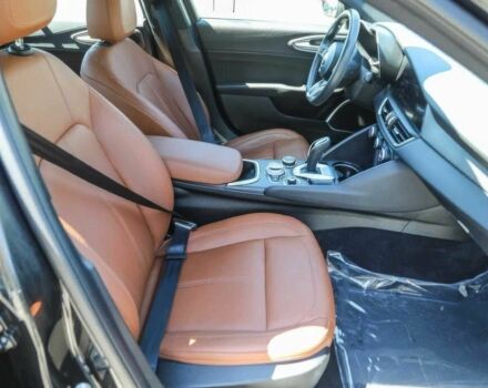 Чорний Альфа Giulia, об'ємом двигуна 2 л та пробігом 14 тис. км за 14900 $, фото 5 на Automoto.ua