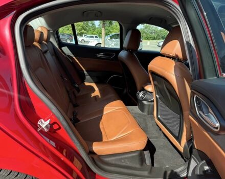 Красный Альфа Giulia, объемом двигателя 2 л и пробегом 39 тыс. км за 10000 $, фото 12 на Automoto.ua