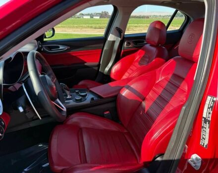 Красный Альфа Giulia, объемом двигателя 2 л и пробегом 42 тыс. км за 13400 $, фото 10 на Automoto.ua