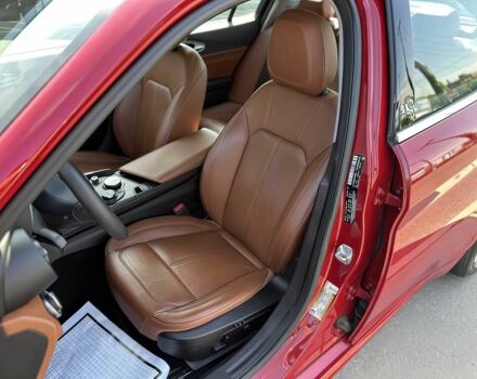 Красный Альфа Giulia, объемом двигателя 2 л и пробегом 39 тыс. км за 10000 $, фото 8 на Automoto.ua