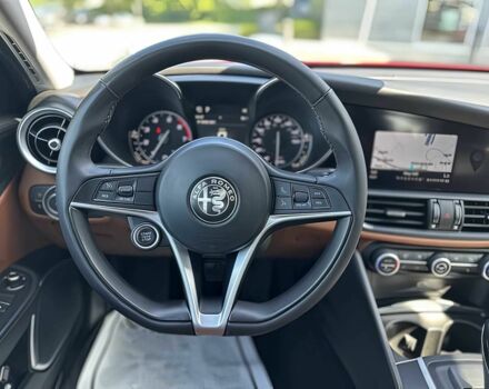 Красный Альфа Giulia, объемом двигателя 2 л и пробегом 39 тыс. км за 10000 $, фото 9 на Automoto.ua