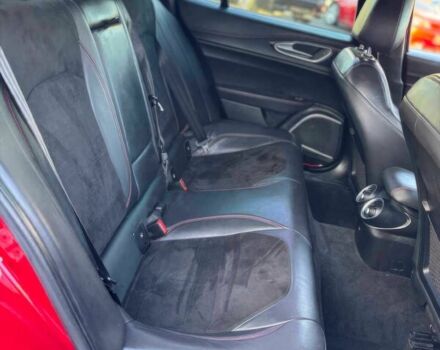 Красный Альфа Giulia, объемом двигателя 2.9 л и пробегом 44 тыс. км за 13000 $, фото 10 на Automoto.ua