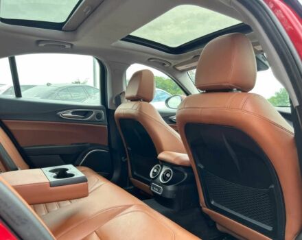 Красный Альфа Giulia, объемом двигателя 2 л и пробегом 32 тыс. км за 4900 $, фото 11 на Automoto.ua