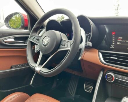 Красный Альфа Giulia, объемом двигателя 2 л и пробегом 32 тыс. км за 4900 $, фото 7 на Automoto.ua