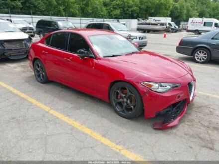 Альфа Giulia 2018 в Львове на Automoto.ua Красный Альфа Giulia, объемом двигателя 2 л и пробегом 54 тыс. км за 4000 $, фото 1 на Automoto.ua