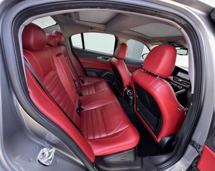 Сірий Альфа Giulia, об'ємом двигуна 2 л та пробігом 35 тис. км за 14400 $, фото 13 на Automoto.ua