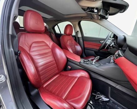 Сірий Альфа Giulia, об'ємом двигуна 2 л та пробігом 35 тис. км за 14400 $, фото 11 на Automoto.ua