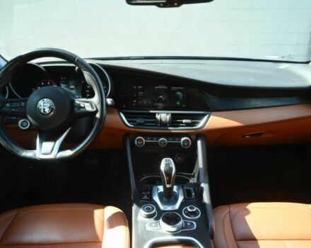 Серый Альфа Giulia, объемом двигателя 2 л и пробегом 22 тыс. км за 12300 $, фото 7 на Automoto.ua