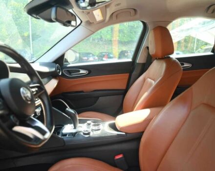 Серый Альфа Giulia, объемом двигателя 2 л и пробегом 22 тыс. км за 12300 $, фото 6 на Automoto.ua