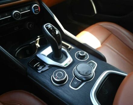 Серый Альфа Giulia, объемом двигателя 2 л и пробегом 22 тыс. км за 12300 $, фото 9 на Automoto.ua