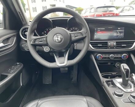 Серый Альфа Giulia, объемом двигателя 2 л и пробегом 26 тыс. км за 15700 $, фото 7 на Automoto.ua