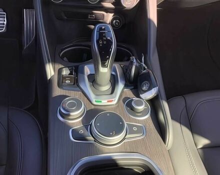 Серый Альфа Giulia, объемом двигателя 2 л и пробегом 17 тыс. км за 6400 $, фото 9 на Automoto.ua