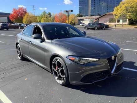 Серый Альфа Giulia, объемом двигателя 2 л и пробегом 17 тыс. км за 6400 $, фото 1 на Automoto.ua