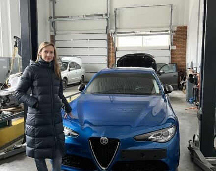 Синій Альфа Giulia, об'ємом двигуна 2 л та пробігом 100 тис. км за 18438 $, фото 5 на Automoto.ua