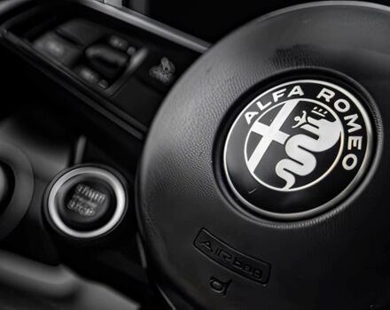 Синий Альфа Giulia, объемом двигателя 2 л и пробегом 38 тыс. км за 4250 $, фото 8 на Automoto.ua