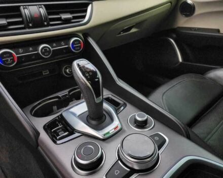 Синий Альфа Giulia, объемом двигателя 2 л и пробегом 39 тыс. км за 16500 $, фото 7 на Automoto.ua