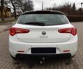 Белый Альфа Giulietta, объемом двигателя 0.16 л и пробегом 156 тыс. км за 10000 $, фото 3 на Automoto.ua