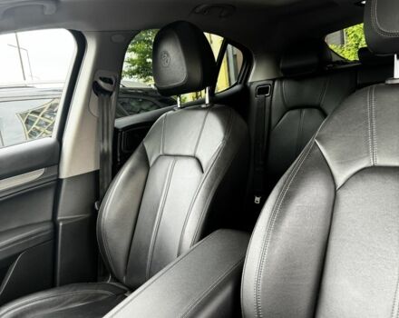 Белый Альфа stelvio, объемом двигателя 2 л и пробегом 92 тыс. км за 23900 $, фото 8 на Automoto.ua