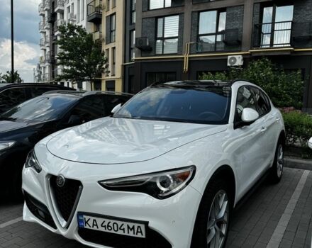 Белый Альфа stelvio, объемом двигателя 2 л и пробегом 92 тыс. км за 23900 $, фото 9 на Automoto.ua