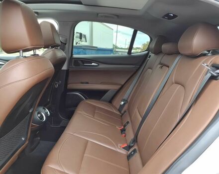 Белый Альфа stelvio, объемом двигателя 2 л и пробегом 30 тыс. км за 9800 $, фото 13 на Automoto.ua