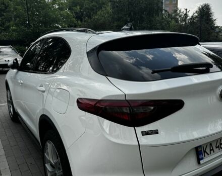Белый Альфа stelvio, объемом двигателя 2 л и пробегом 92 тыс. км за 23900 $, фото 5 на Automoto.ua