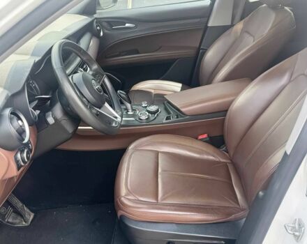 Белый Альфа stelvio, объемом двигателя 2 л и пробегом 30 тыс. км за 10700 $, фото 7 на Automoto.ua