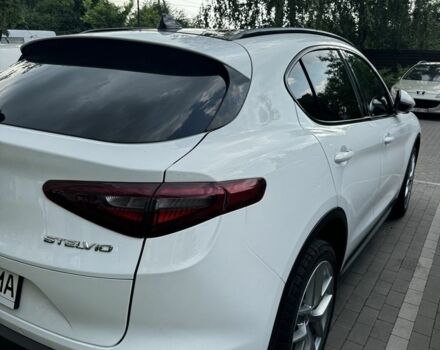 Белый Альфа stelvio, объемом двигателя 2 л и пробегом 92 тыс. км за 23900 $, фото 4 на Automoto.ua