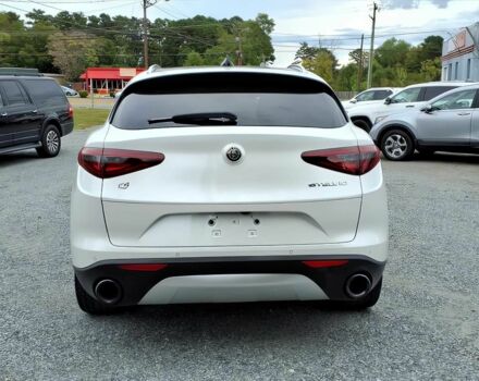 Белый Альфа stelvio, объемом двигателя 2 л и пробегом 30 тыс. км за 9800 $, фото 4 на Automoto.ua
