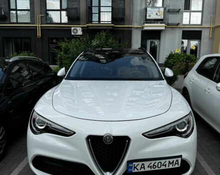 Белый Альфа stelvio, объемом двигателя 2 л и пробегом 92 тыс. км за 23900 $, фото 3 на Automoto.ua