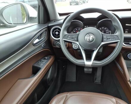 Белый Альфа stelvio, объемом двигателя 2 л и пробегом 30 тыс. км за 9800 $, фото 8 на Automoto.ua