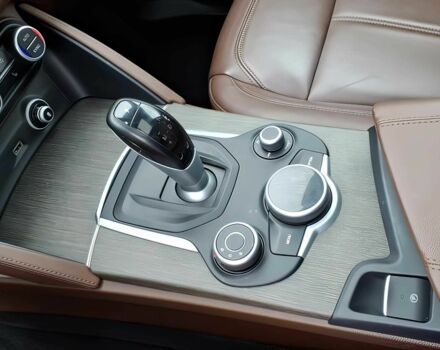 Белый Альфа stelvio, объемом двигателя 2 л и пробегом 30 тыс. км за 9800 $, фото 11 на Automoto.ua