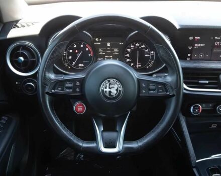 Белый Альфа stelvio, объемом двигателя 2 л и пробегом 37 тыс. км за 9900 $, фото 10 на Automoto.ua