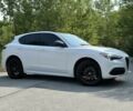 Белый Альфа stelvio, объемом двигателя 2 л и пробегом 59 тыс. км за 15000 $, фото 1 на Automoto.ua