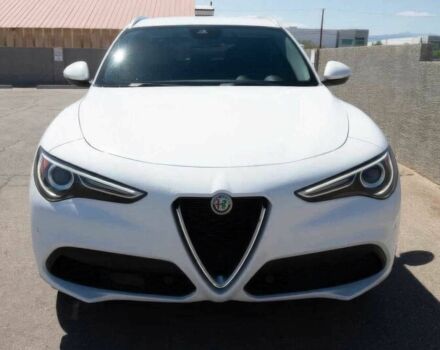 Белый Альфа stelvio, объемом двигателя 2 л и пробегом 37 тыс. км за 9900 $, фото 1 на Automoto.ua