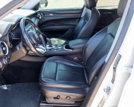 Белый Альфа stelvio, объемом двигателя 2 л и пробегом 37 тыс. км за 9900 $, фото 9 на Automoto.ua