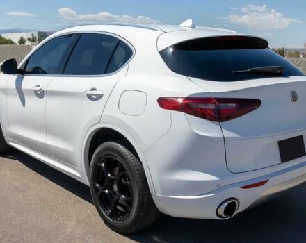 Белый Альфа stelvio, объемом двигателя 2 л и пробегом 37 тыс. км за 9900 $, фото 4 на Automoto.ua